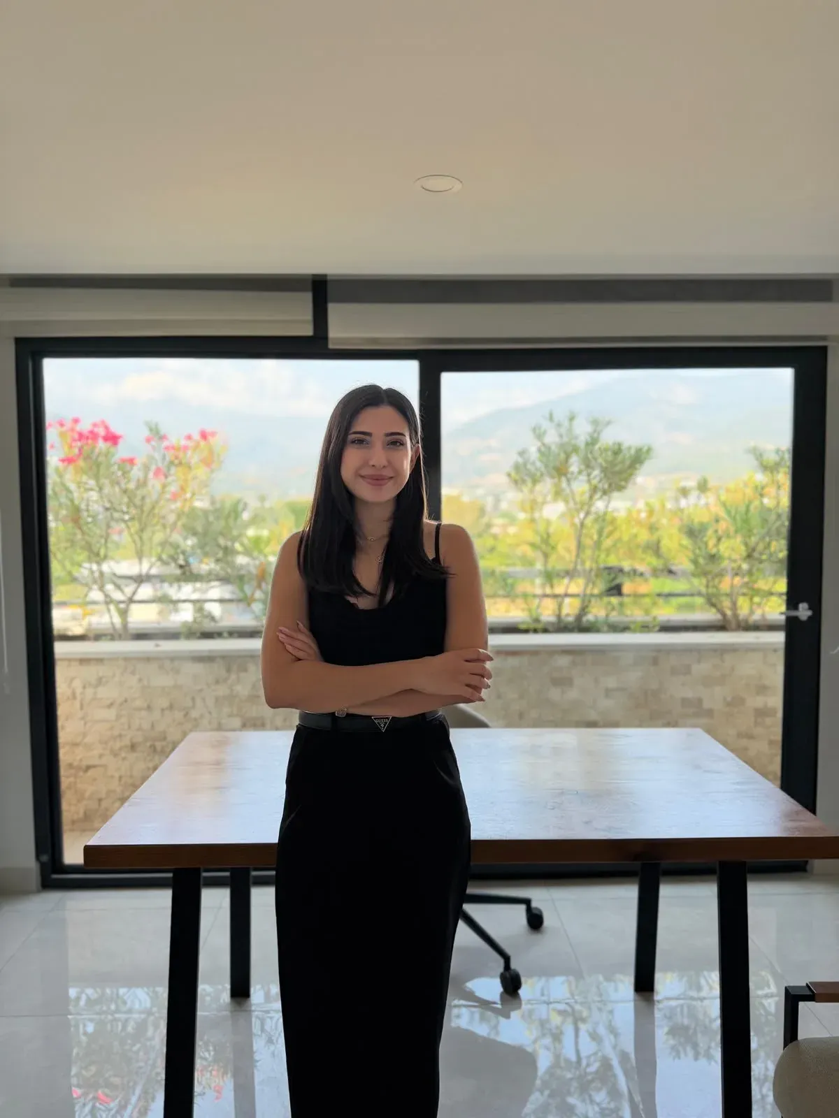 Şebnem Köksal, Alanya’daki ofisinde